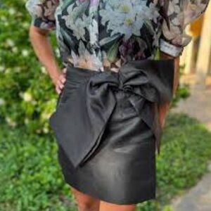 Elegant Black Skirt with Bow Detail